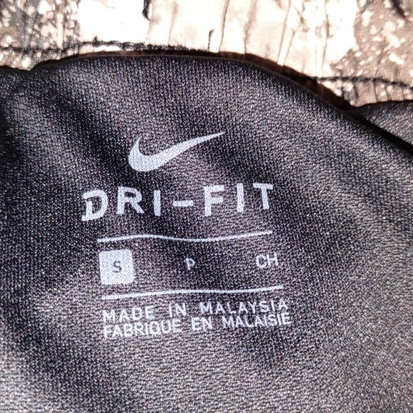Women's Nike DRI fit Shorts - Picture 4 of 4